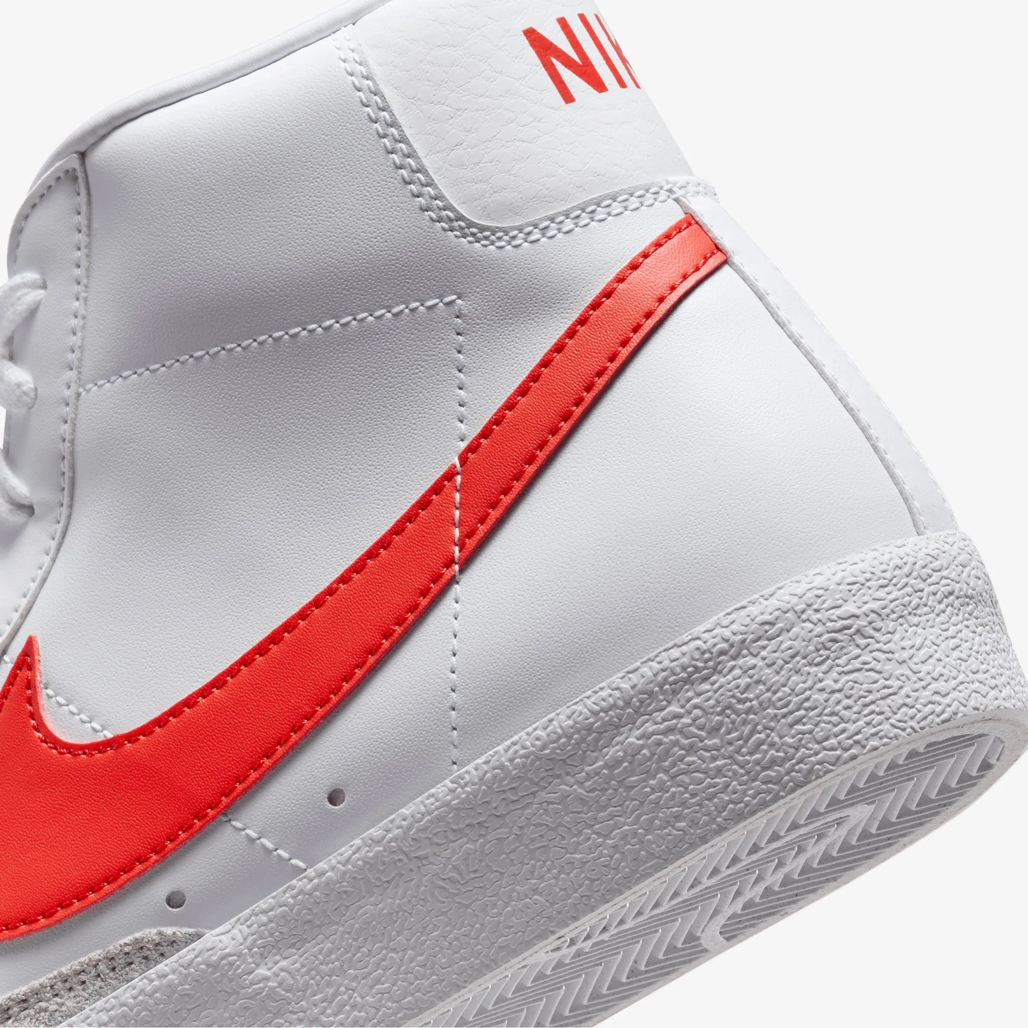 BLAZER MID '77 VINTAGE 'WHITE/PICANTE RED-SUMMIT WHITE'