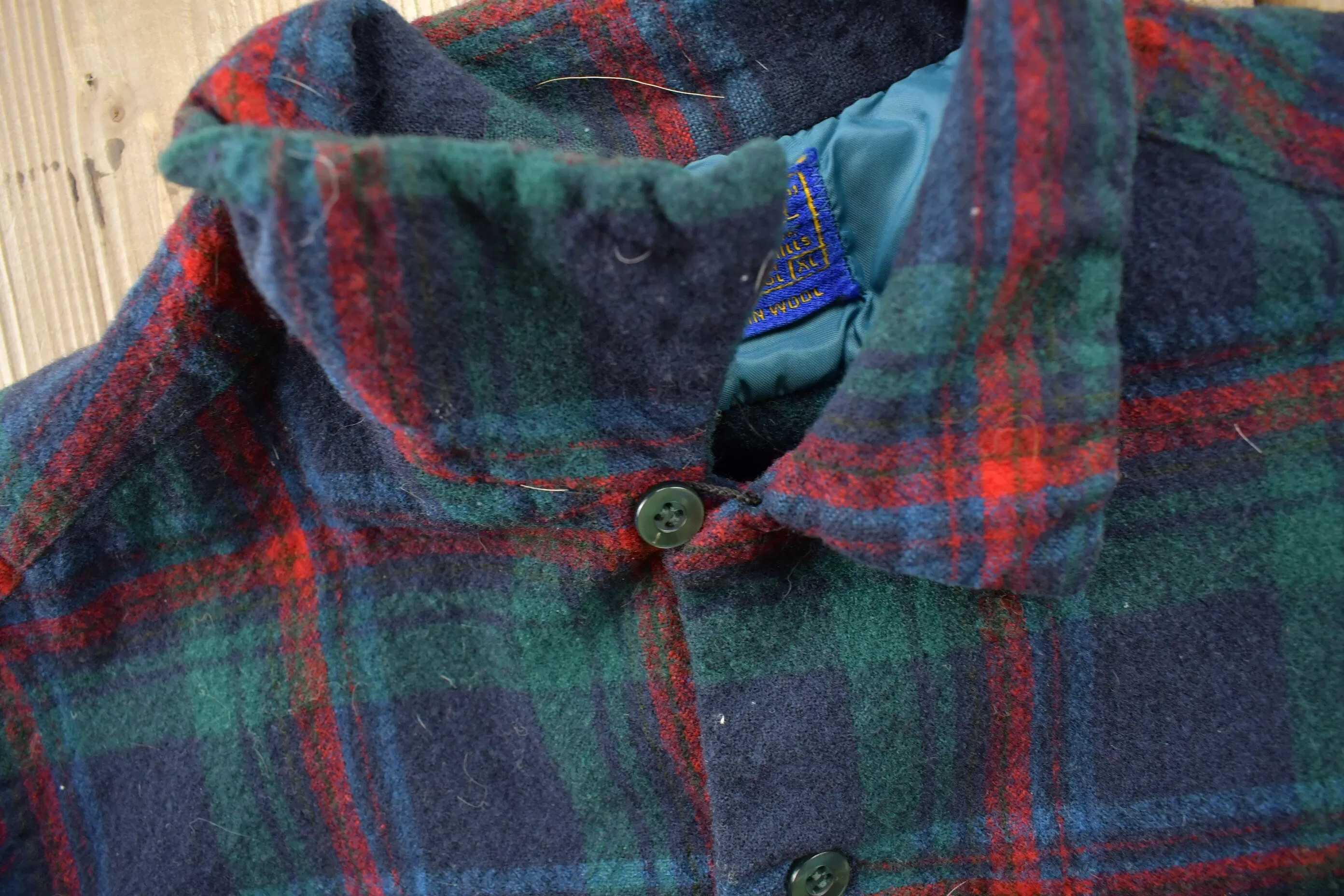 Vintage 1970s Pendleton Plaid Button Up Board Shirt / 100% Virgin Wool / Loop Button / Outdoor / Made In USA / Flannel